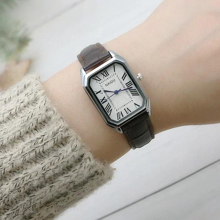 Luxury Ladies Rectangle Watch Simple Roman Numerals Small Dial Quartz Watches Women Niche Clock Female Vintage Wristwatch Reloj
Luxury Ladies Rectangle Watch Simple Roman Numerals Small Dial Quartz Watches Women Niche Clock Female Vintage Wristwatch Reloj