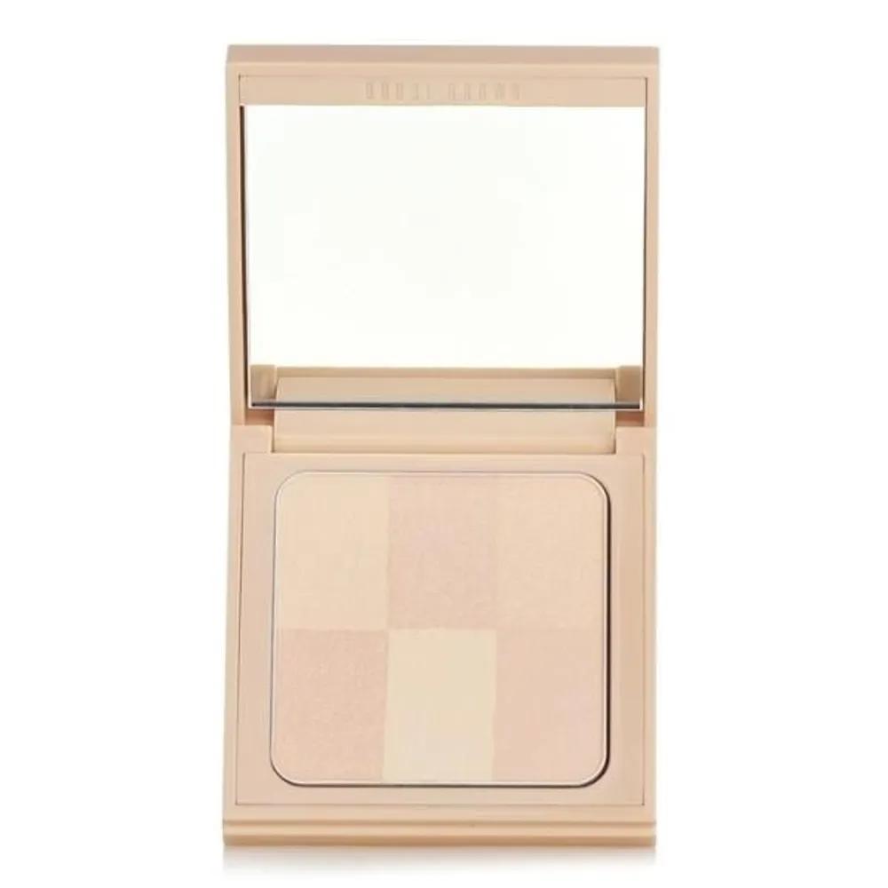 Bobbi Brown Nude Finish Illuminating Powder 6.6g
Bobbi Brown Nude Finish Illuminating Powder 6.6g