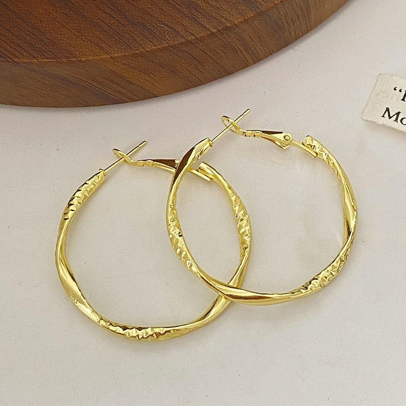 European and American exaggerated long earrings s111 silver needle high-end metal fringed stud earrings femininity earrings 925 silver needle
European and American exaggerated long earrings s111 silver needle high-end metal fringed stud earrings femininity earrings 925 silver needle