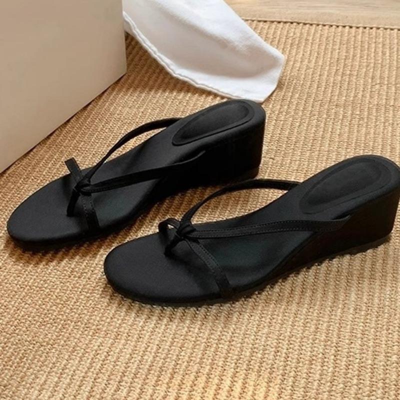 New Style of Women s Outerwear Shoes with Wedge Heels Elegant Thin-strap Sandals 35 чорний
New Style of Women s Outerwear Shoes with Wedge Heels Elegant Thin-strap Sandals 35 чорний