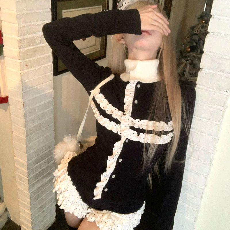 Stunning Black Lace Cardigan and Shorts Set for Autumn/Winter Large
Stunning Black Lace Cardigan and Shorts Set for Autumn/Winter Large