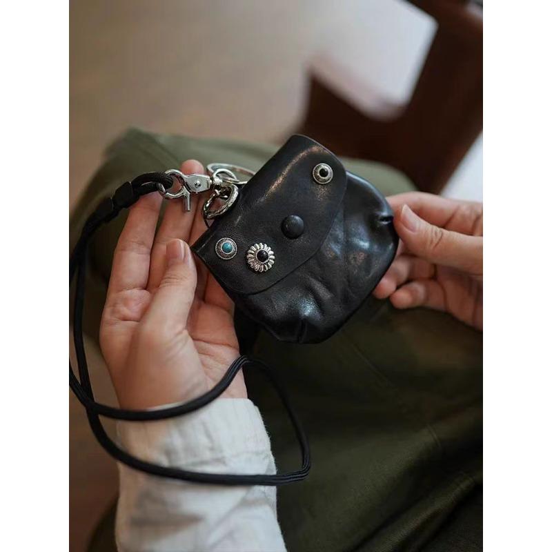 Vegetable tanned cowhide retro pleated neck portable leather change bag key earphone bank card storage bag mini bag
Vegetable tanned cowhide retro pleated neck portable leather change bag key earphone bank card storage bag mini bag