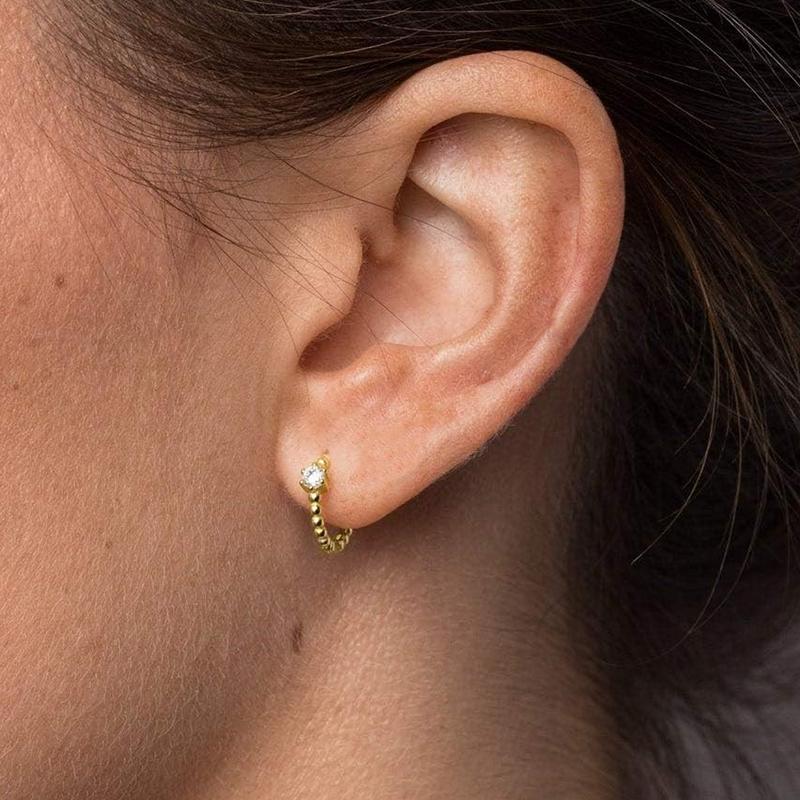 Huitan Chic Small Hoop Earrings with CZ Fashionable Earrings for Women Daily Wear Low-key Temperament Lady’s Accessories Jewelry
Huitan Chic Small Hoop Earrings with CZ Fashionable Earrings for Women Daily Wear Low-key Temperament Lady’s Accessories Jewelry