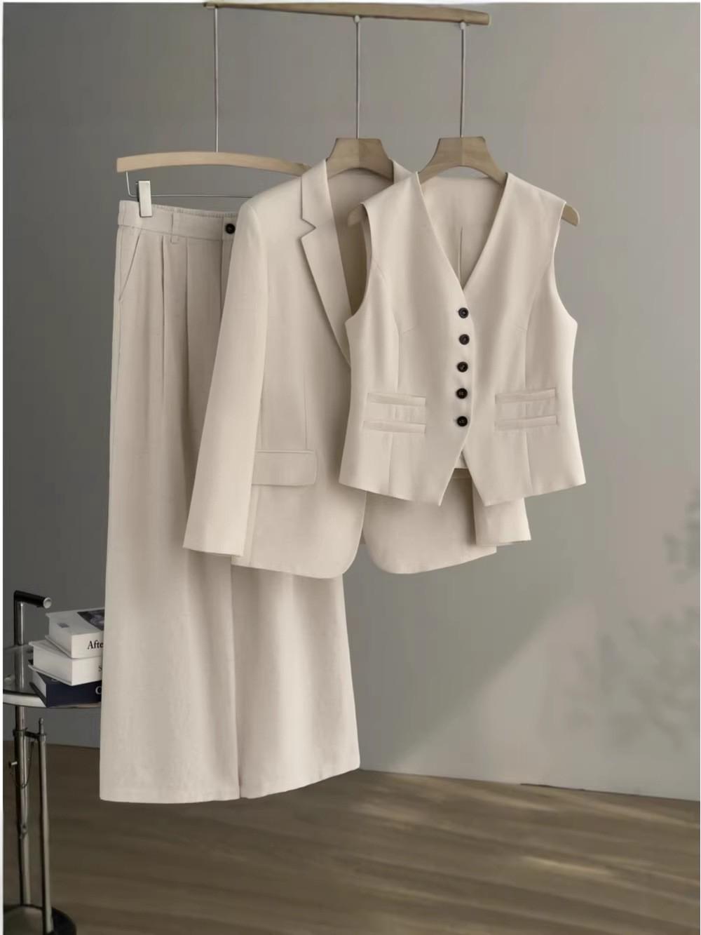 Endia Women s Linen Blend Suit Set: Vest, Blazer, and Straight-Leg Pants Three-Piece for Professional Wear Small
Endia Women s Linen Blend Suit Set: Vest, Blazer, and Straight-Leg Pants Three-Piece for Professional Wear Small