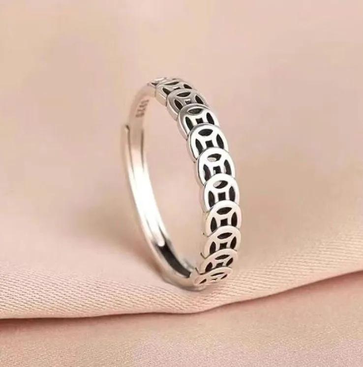 Fashionable High-End Style Ring Adjustable Band Unique Design Elegant Minimalist Jewelry for Daily Wear and Special Occasions One Size серебряный
Fashionable High-End Style Ring Adjustable Band Unique Design Elegant Minimalist Jewelry for Daily Wear and Special Occasions One Size серебряный