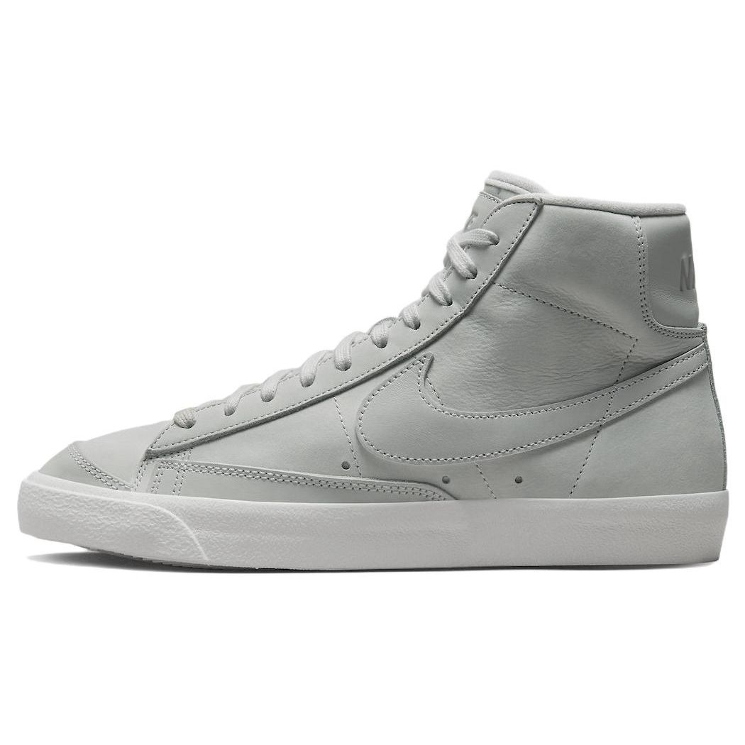 Женские кроссовки Nike Blazer Mid Premium Photon Dust серо-белые DQ7572-001 40
Женские кроссовки Nike Blazer Mid Premium Photon Dust серо-белые DQ7572-001 40