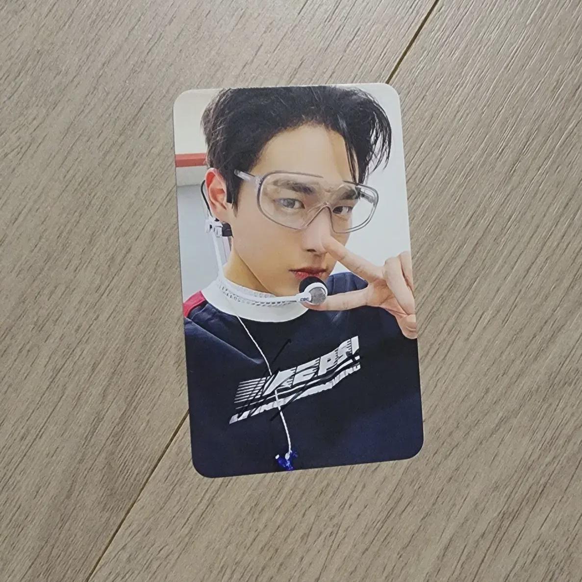 Бонусная фотокарточка Poca с автографом Victon Victon Byungchan Byeong-chan, неизданная фотокарточка
Бонусная фотокарточка Poca с автографом Victon Victon Byungchan Byeong-chan, неизданная фотокарточка