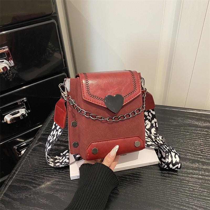 Vintage Rivet Double Layer Shoulder Crossbody Bags for Women Thread Design Patchwork Ladies Phe Bag Versatile Chain Coin Purse червоний
Vintage Rivet Double Layer Shoulder Crossbody Bags for Women Thread Design Patchwork Ladies Phe Bag Versatile Chain Coin Purse червоний
