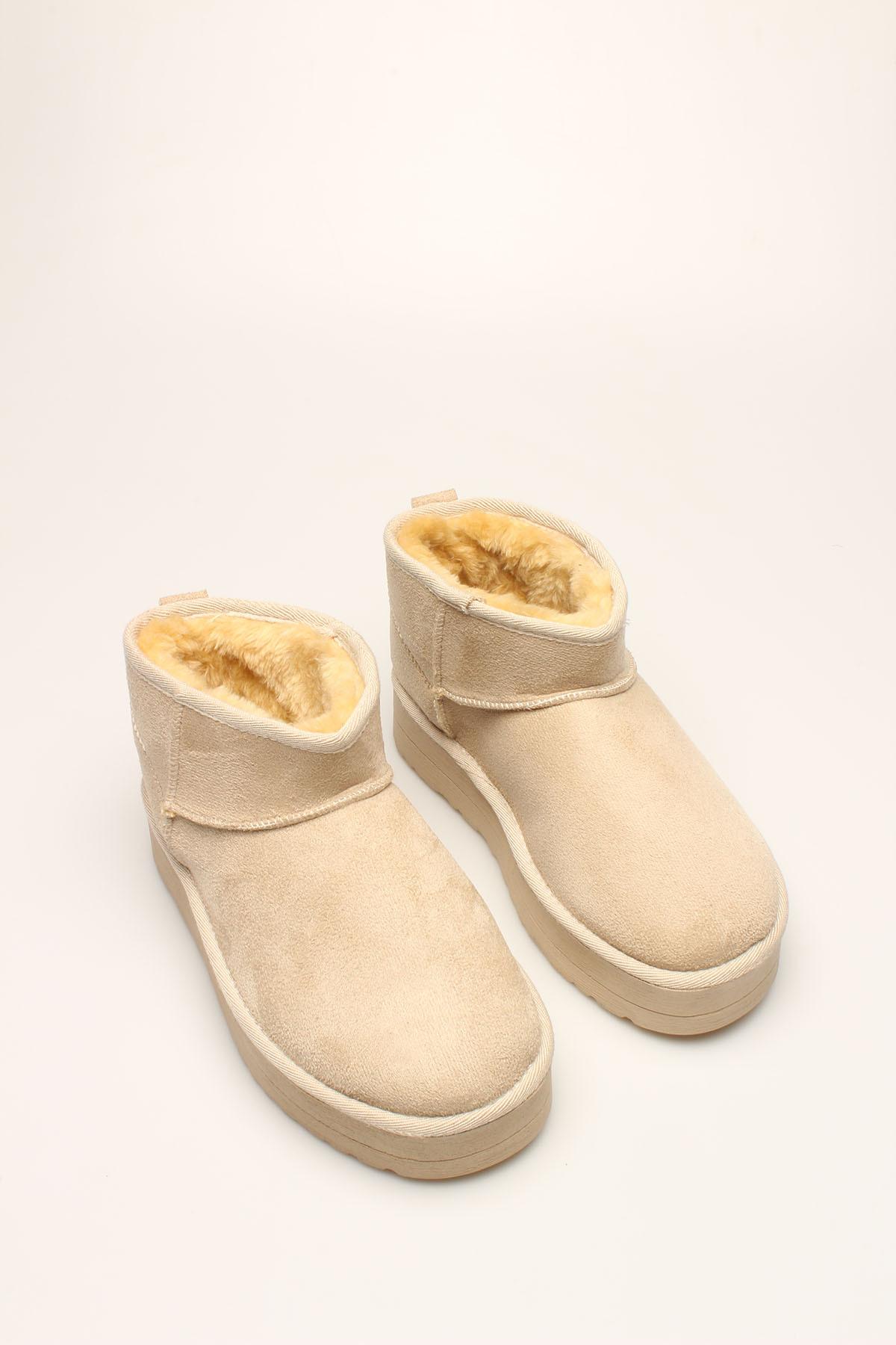 Бежевые женские мини-сапоги из замшевой дубленки 36 бежевый
Бежевые женские мини-сапоги из замшевой дубленки 36 бежевый