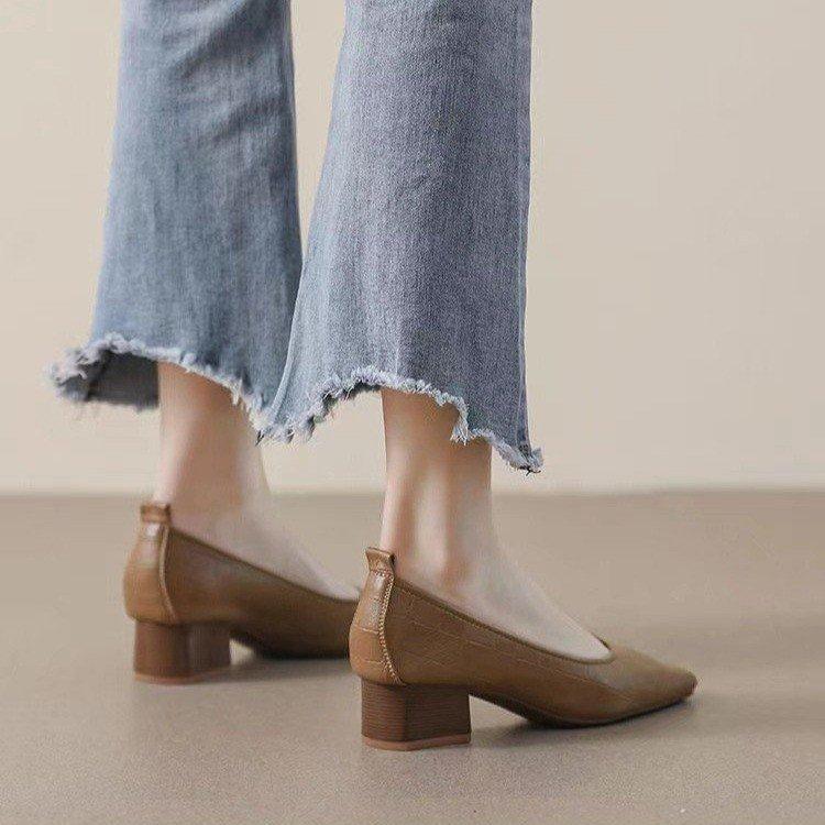 Fashion professional high heels square head light mouth thick heel single shoes middle heel 35 чёрный
Fashion professional high heels square head light mouth thick heel single shoes middle heel 35 чёрный