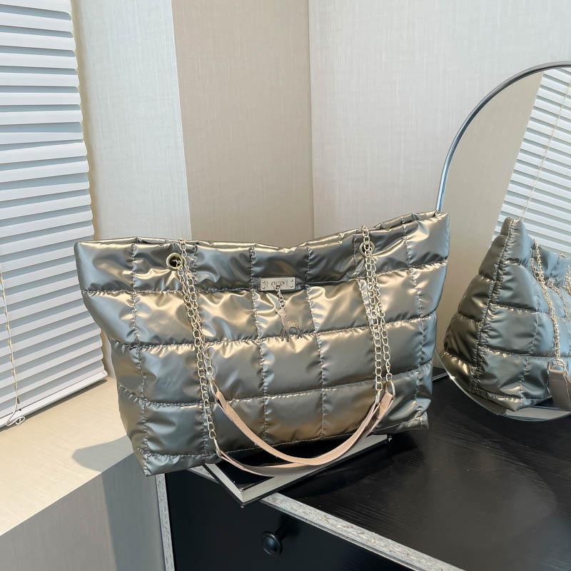 Сумка женская большой вместимости новая высококлассная текстурированная сумка на плечо плиссированная клетчатая классическая сумка-тоут для通勤 золотой
Сумка женская большой вместимости новая высококлассная текстурированная сумка на плечо плиссированная клетчатая классическая сумка-тоут для通勤 золотой