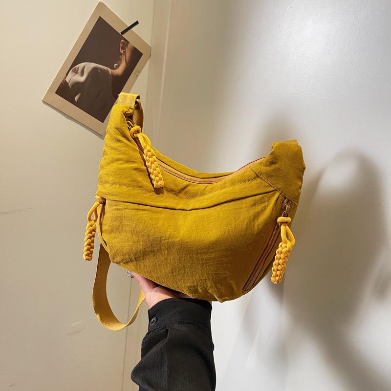 Female messenger bag large capacity bag 2025 new bag shoulder sports versatile backpack dumpling bag чёрный
Female messenger bag large capacity bag 2025 new bag shoulder sports versatile backpack dumpling bag чёрный