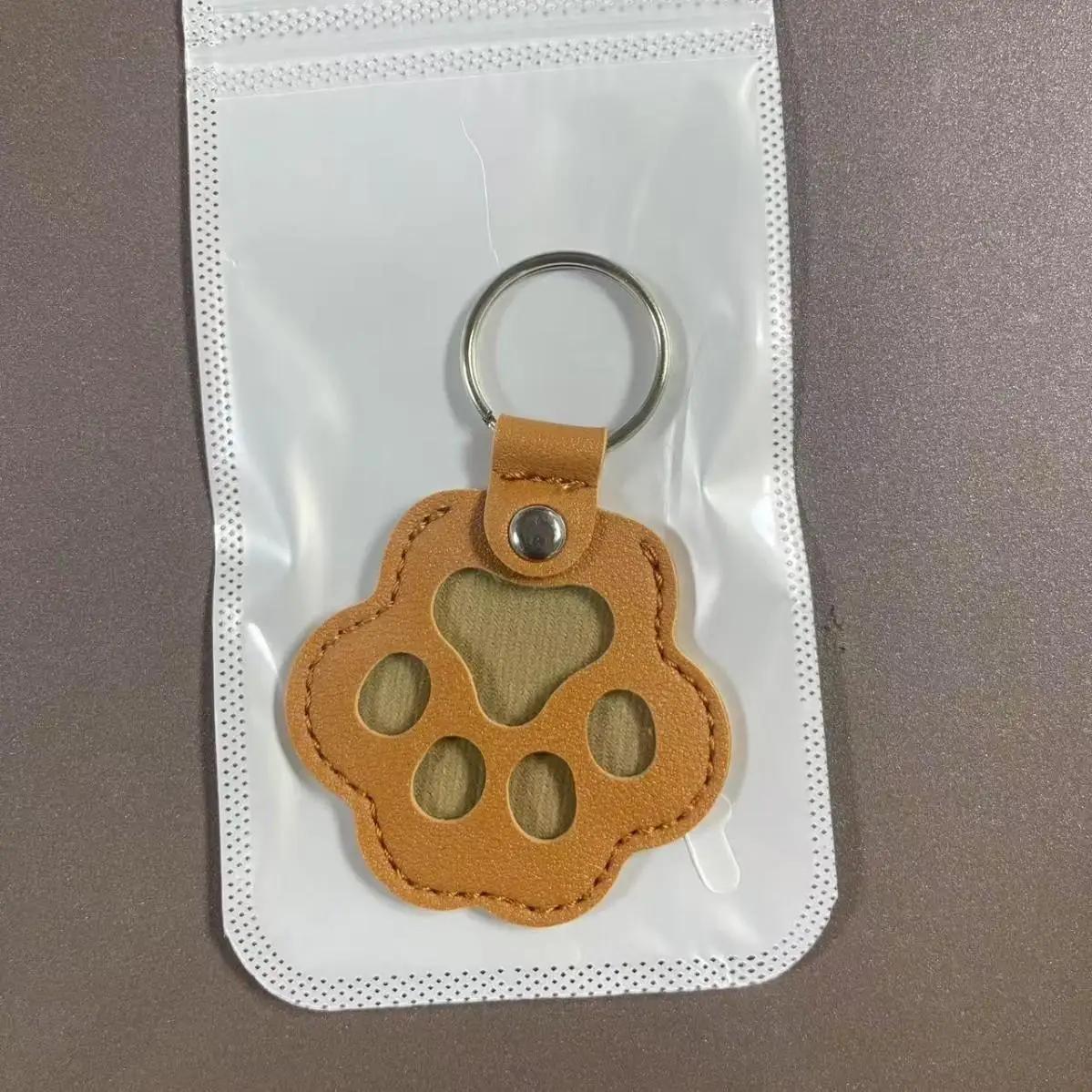 Pet Hair Memorial Keychain PU Leather Keepsake Hair Storage Bag, Cat Paw Keychain, Portable Hanging Accessories, Bag Pendants світло-коричневого кольору
Pet Hair Memorial Keychain PU Leather Keepsake Hair Storage Bag, Cat Paw Keychain, Portable Hanging Accessories, Bag Pendants світло-коричневого кольору