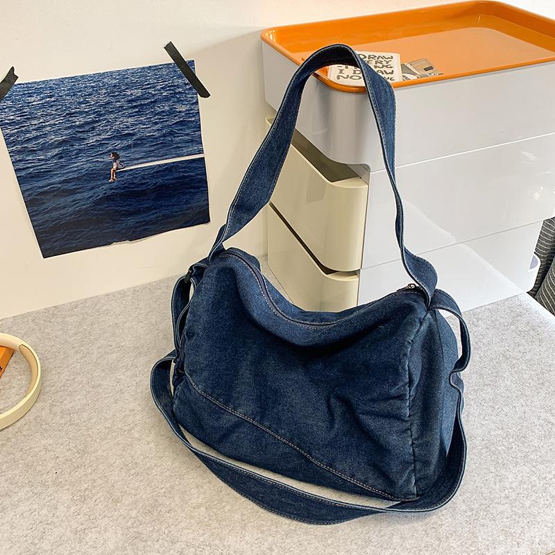 Casual Shoulder Bag Denim Unisex Crossbody Bags High Capacity Messenger Bag for Women and Men темно-синього кольору
Casual Shoulder Bag Denim Unisex Crossbody Bags High Capacity Messenger Bag for Women and Men темно-синього кольору