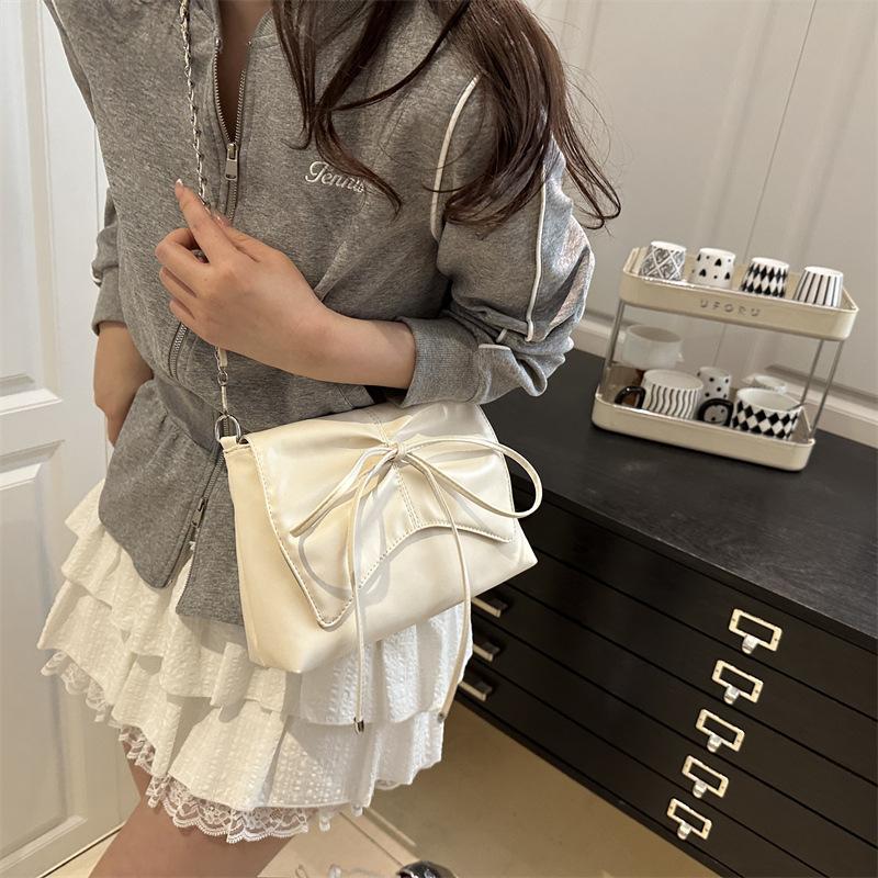 New fashion pleated bow chain casual simple trend crossbody shoulder underarm bag чорний
New fashion pleated bow chain casual simple trend crossbody shoulder underarm bag чорний