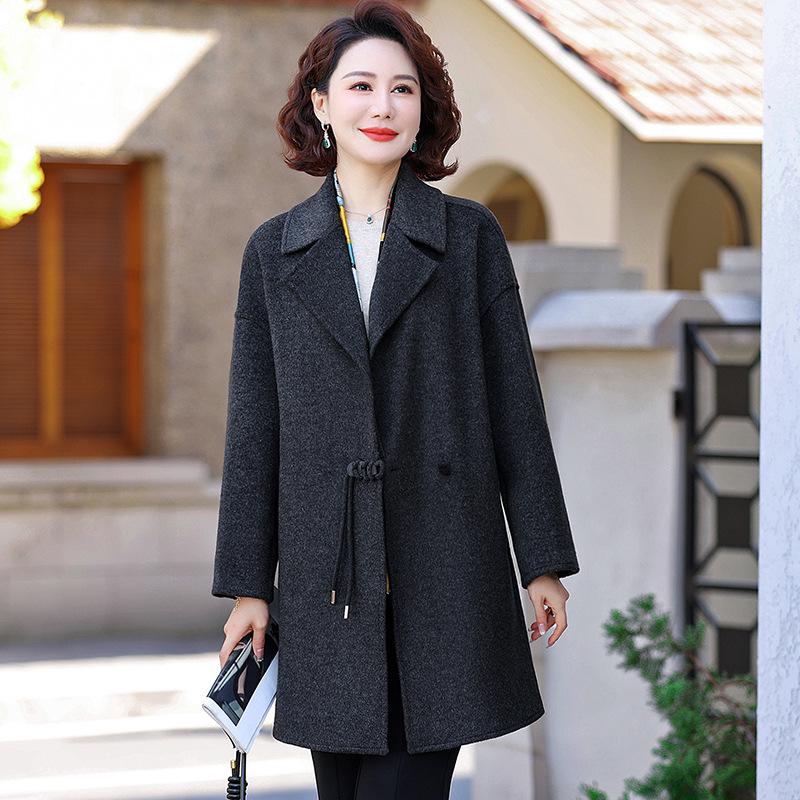 2026 Autumn Elegant Wool Lapel Coat for Moms – Double-Faced Windbreaker Jacket for Middle-Aged and Elderly Women 4XL (67.5-72.5 kg) темно-сірий
2026 Autumn Elegant Wool Lapel Coat for Moms – Double-Faced Windbreaker Jacket for Middle-Aged and Elderly Women 4XL (67.5-72.5 kg) темно-сірий