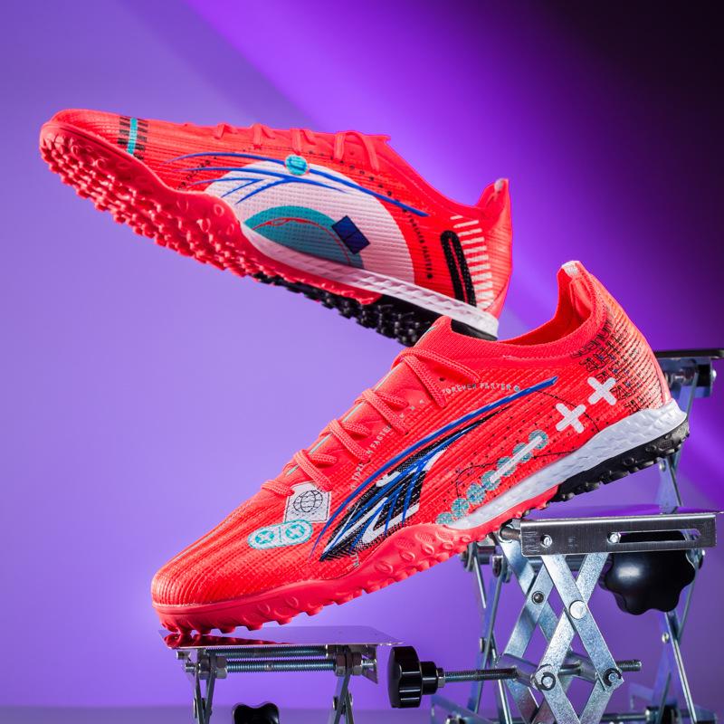Foreign trade new football shoes men s low-top grass spikes TF broken nails training sports shoes football 45
Foreign trade new football shoes men s low-top grass spikes TF broken nails training sports shoes football 45