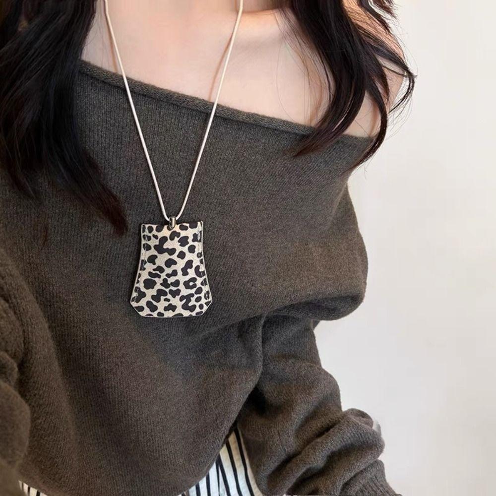 Korean Style Pu Leather Necklace Bag Halter String Chain Sunglasses Storage Clip Travel Style6
Korean Style Pu Leather Necklace Bag Halter String Chain Sunglasses Storage Clip Travel Style6