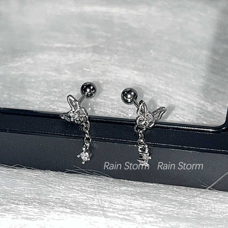 ANENJERY Геометрические полые серьги-гвоздики в виде бабочек для женщин, универсальные нишевые изысканные универсальные серьги-гвоздики, ювелирный подарок белый
ANENJERY Геометрические полые серьги-гвоздики в виде бабочек для женщин, универсальные нишевые изысканные универсальные серьги-гвоздики, ювелирный подарок белый