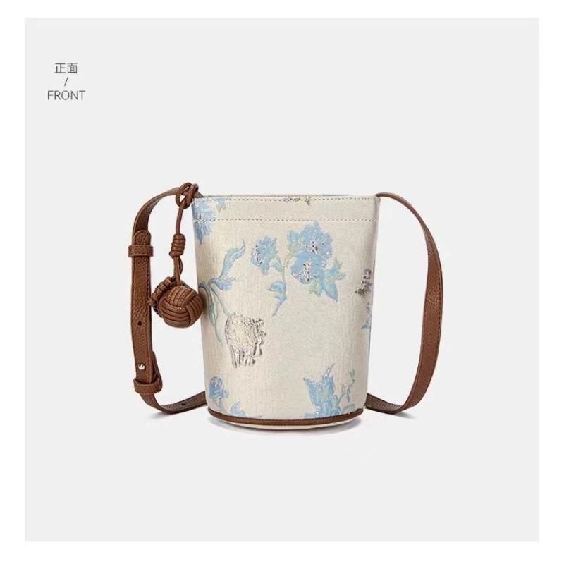 New Chinese bag women s leisure niche versatile shoulder messenger bag high-end commuter bucket bag mobile phone bag
New Chinese bag women s leisure niche versatile shoulder messenger bag high-end commuter bucket bag mobile phone bag