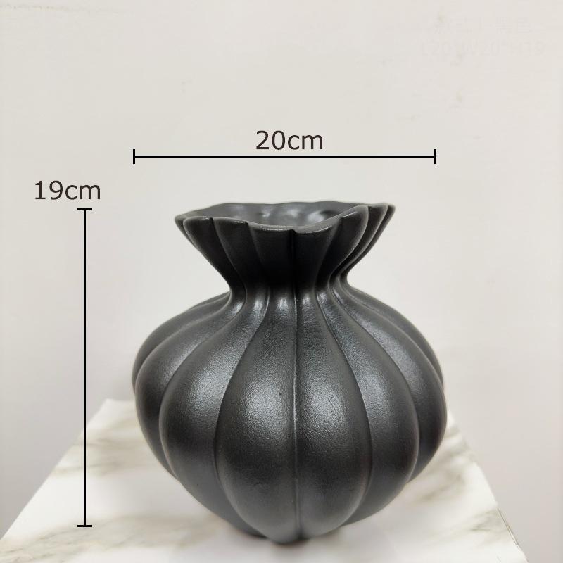 Lotus Flower Shape Ceramic Vase Desk Decoration Flowers Arrangement Artificial Flower Decorative Vases Room Aesthetic Decor чорний
Lotus Flower Shape Ceramic Vase Desk Decoration Flowers Arrangement Artificial Flower Decorative Vases Room Aesthetic Decor чорний