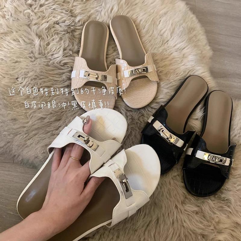 Sheepskin~ French open-toed crocodile leather metal buckle flat-bottomed slippers for women in summer, one-word beach sandals for women 34
Sheepskin~ French open-toed crocodile leather metal buckle flat-bottomed slippers for women in summer, one-word beach sandals for women 34
