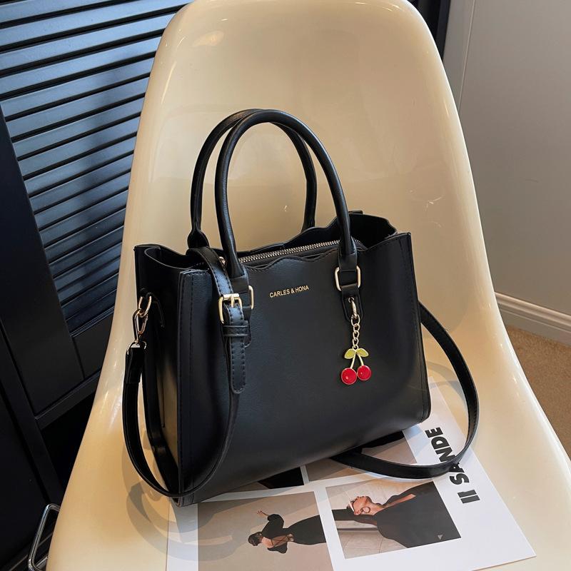 Red wedding bag women s new portable bridal bag texture mother bag versatile shoulder messenger bag foreign style чорний
Red wedding bag women s new portable bridal bag texture mother bag versatile shoulder messenger bag foreign style чорний