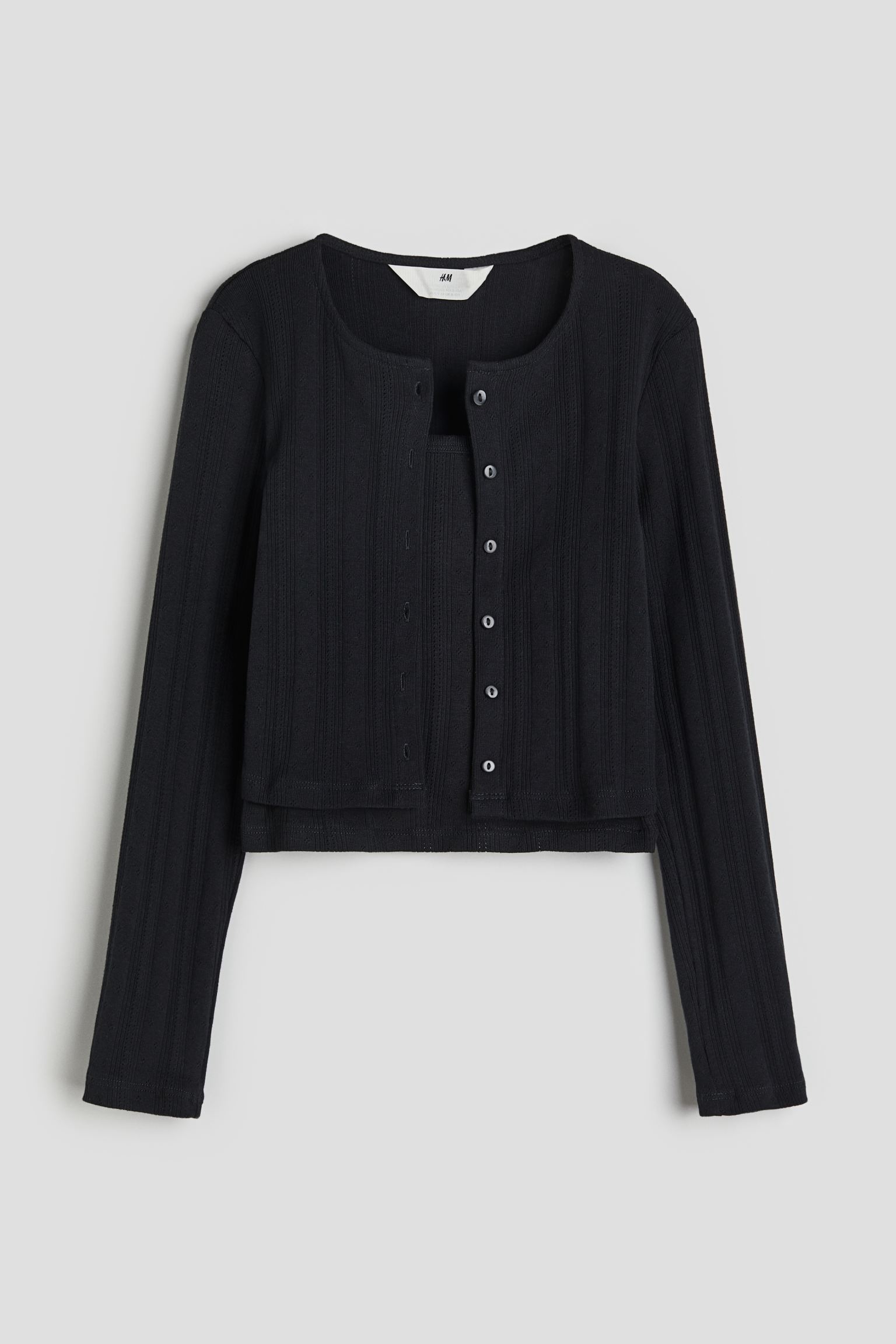 Комплект из двух кардиганов и топа на бретелях
Комплект из двух кардиганов и топа на бретелях