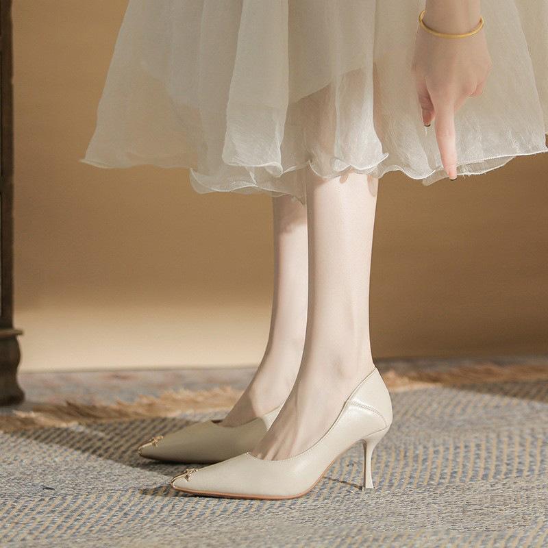 Nude high heels women s 2025 new summer metal head shoes temperament thin heel pointed shoes 40
Nude high heels women s 2025 new summer metal head shoes temperament thin heel pointed shoes 40