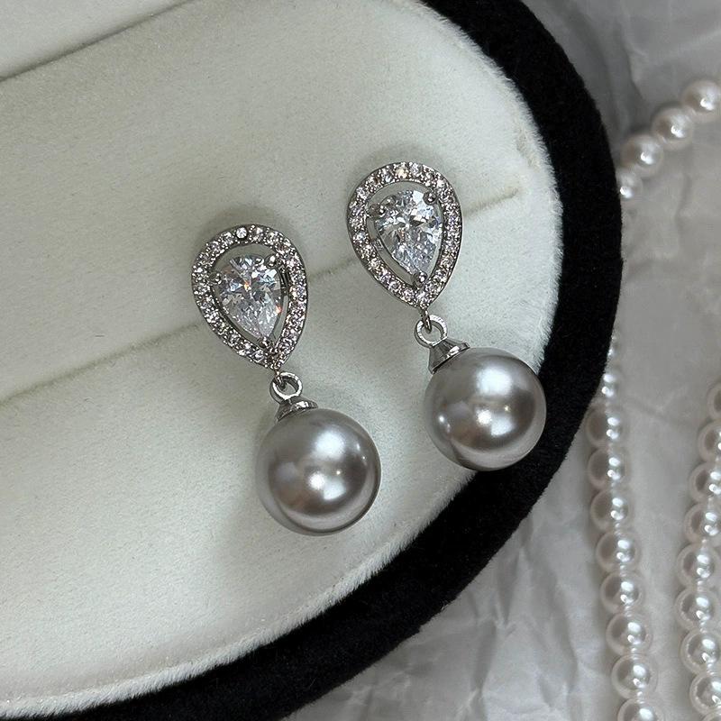 Zhao Lusi Xu Yan same style pearl earrings women s sterling silver needle A zircon high-grade water drop stud earrings
Zhao Lusi Xu Yan same style pearl earrings women s sterling silver needle A zircon high-grade water drop stud earrings