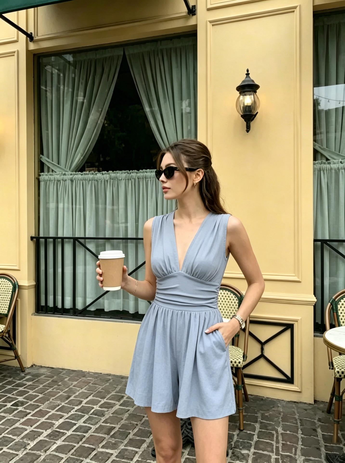 women s Deep V Neck Sleeveless High Stretch Elastic Waist Romper Casual Wide Leg Short Jumpsuit 3XL світло-синій колір
women s Deep V Neck Sleeveless High Stretch Elastic Waist Romper Casual Wide Leg Short Jumpsuit 3XL світло-синій колір