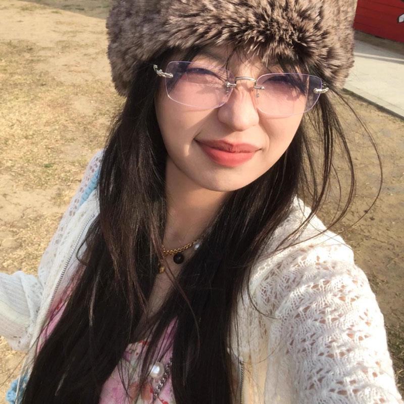 Women Retro Metal Eyeglasses Y2K Small Square Frame Glasses Clear Reading Spectacle Blue Light Blocking Eyewear срібний
Women Retro Metal Eyeglasses Y2K Small Square Frame Glasses Clear Reading Spectacle Blue Light Blocking Eyewear срібний