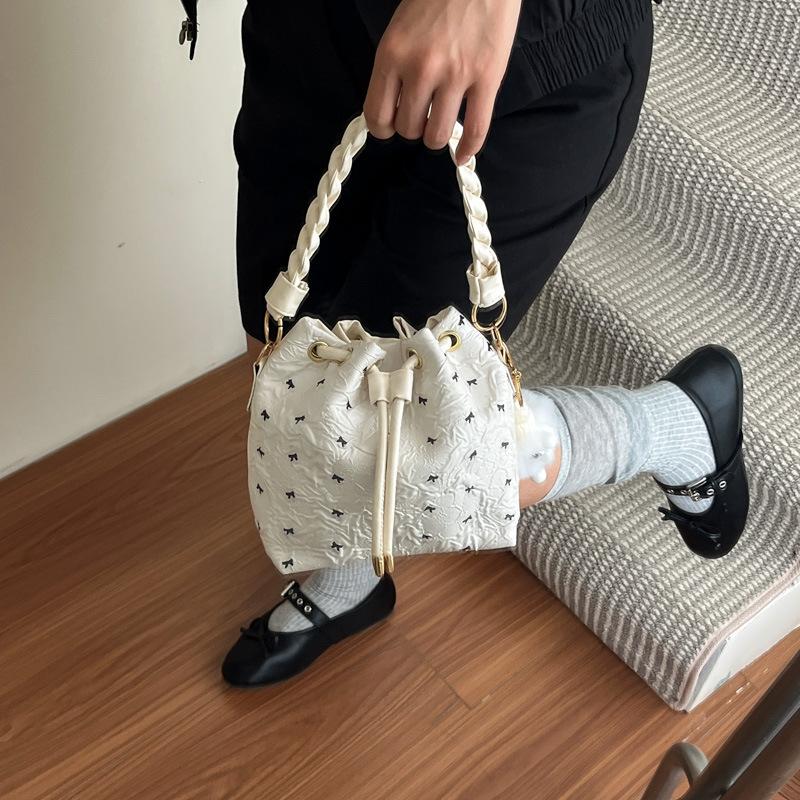 Fashionable Bow-knotted Pleated Casual Simple Business Single-shoulder Crossbody Bag Across The Shoulder without pendant білий
Fashionable Bow-knotted Pleated Casual Simple Business Single-shoulder Crossbody Bag Across The Shoulder without pendant білий
