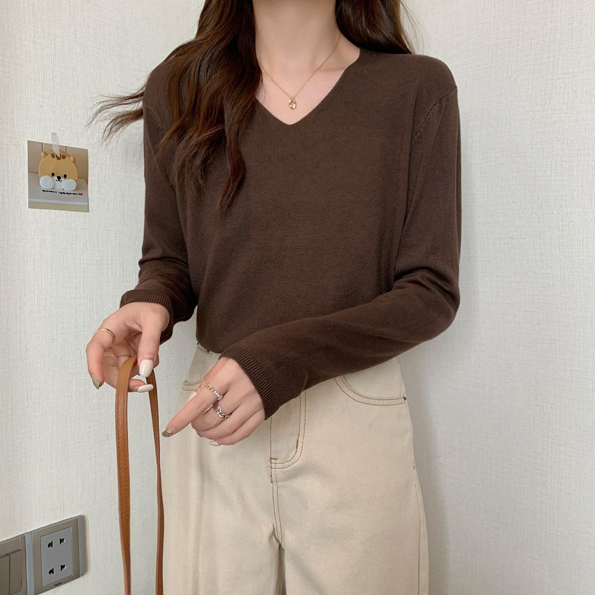 Женский однотонный трикотажный свитер с V-образным вырезом, в корейском стиле, универсальный топ с длинным рукавом One Size кофейный
Женский однотонный трикотажный свитер с V-образным вырезом, в корейском стиле, универсальный топ с длинным рукавом One Size кофейный