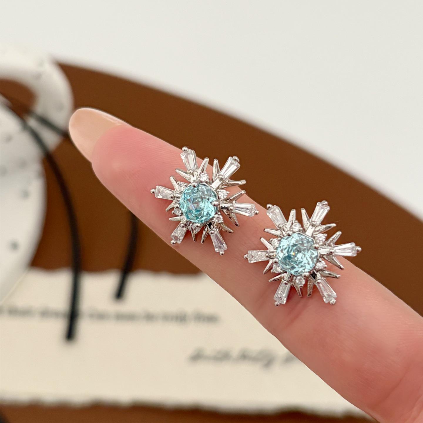 Fresh Snowflake S925 Silver Needle Stud Earrings – Stylish, High-End Autumn/Winter Accessory серебряный
Fresh Snowflake S925 Silver Needle Stud Earrings – Stylish, High-End Autumn/Winter Accessory серебряный