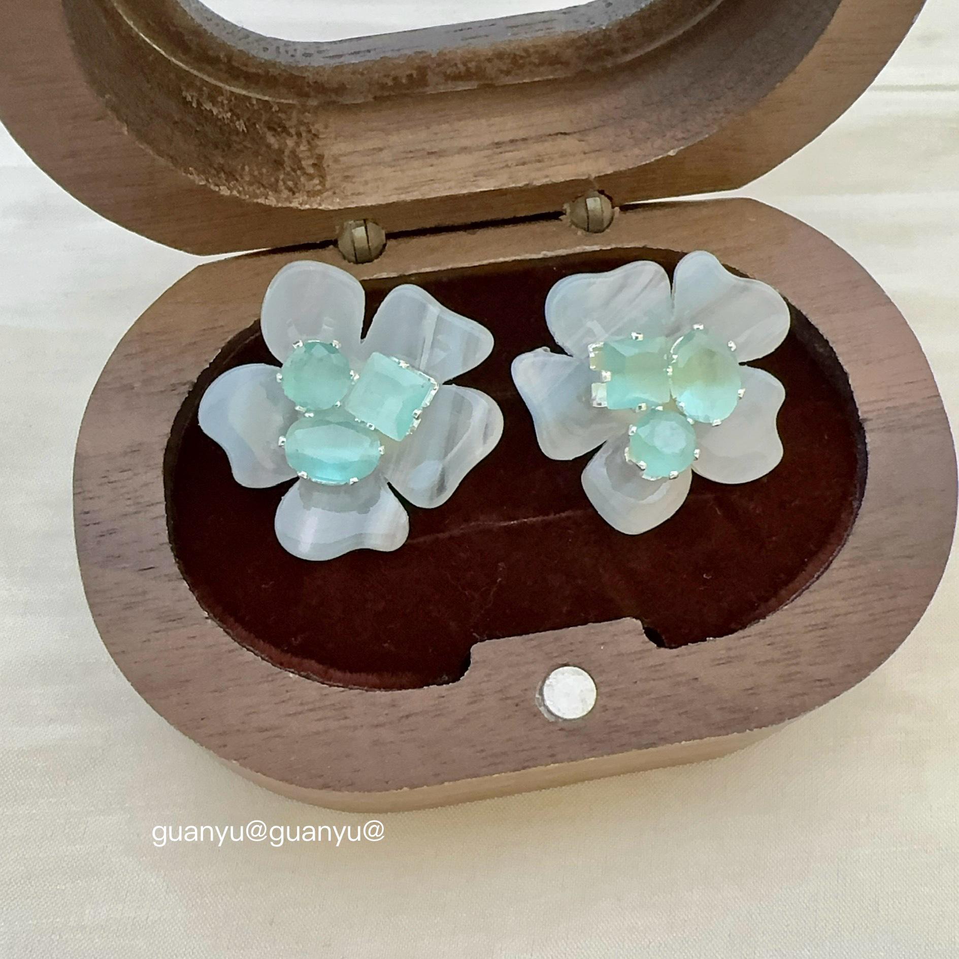 Элегантные акриловые серьги-пусеты с цветком из циркона: Милый, Универсальный, Роскошный Стиль для Женщин
Элегантные акриловые серьги-пусеты с цветком из циркона: Милый, Универсальный, Роскошный Стиль для Женщин