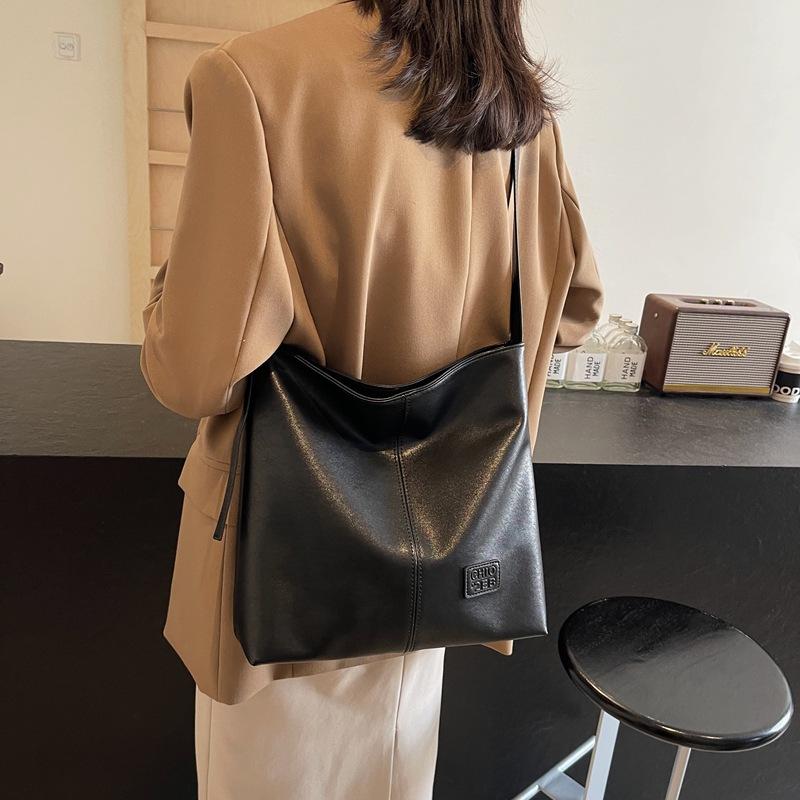 Premium Sense New Autumn and Winter Large Capacity Bucket Bag Premium Sense Niche Shoulder Underarm Bag Tote Bag
Premium Sense New Autumn and Winter Large Capacity Bucket Bag Premium Sense Niche Shoulder Underarm Bag Tote Bag