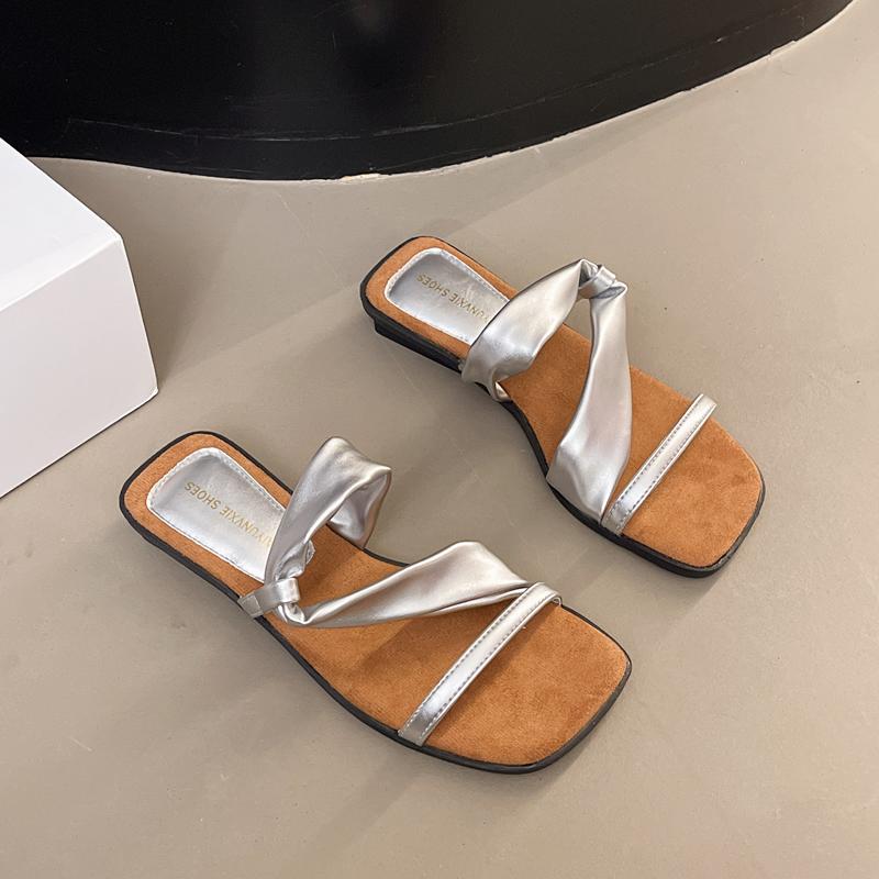 Модные серебристые сандалии женские летние новый дизайн пляжная обувь квадратный носок слипоны металлическая отделка ПУ кожа внутри 40 серебряный
Модные серебристые сандалии женские летние новый дизайн пляжная обувь квадратный носок слипоны металлическая отделка ПУ кожа внутри 40 серебряный