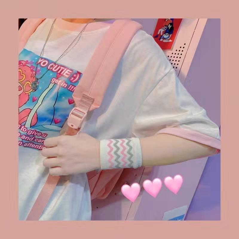 Wrist protector with Japanese and Korean body wave pattern for women, fashionable summer and spring thin ins style
Wrist protector with Japanese and Korean body wave pattern for women, fashionable summer and spring thin ins style