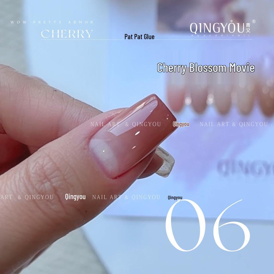 Гель-лак цвета нюдовой розовой сакуры - Размытый и градиентный нейл-арт
Гель-лак цвета нюдовой розовой сакуры - Размытый и градиентный нейл-арт