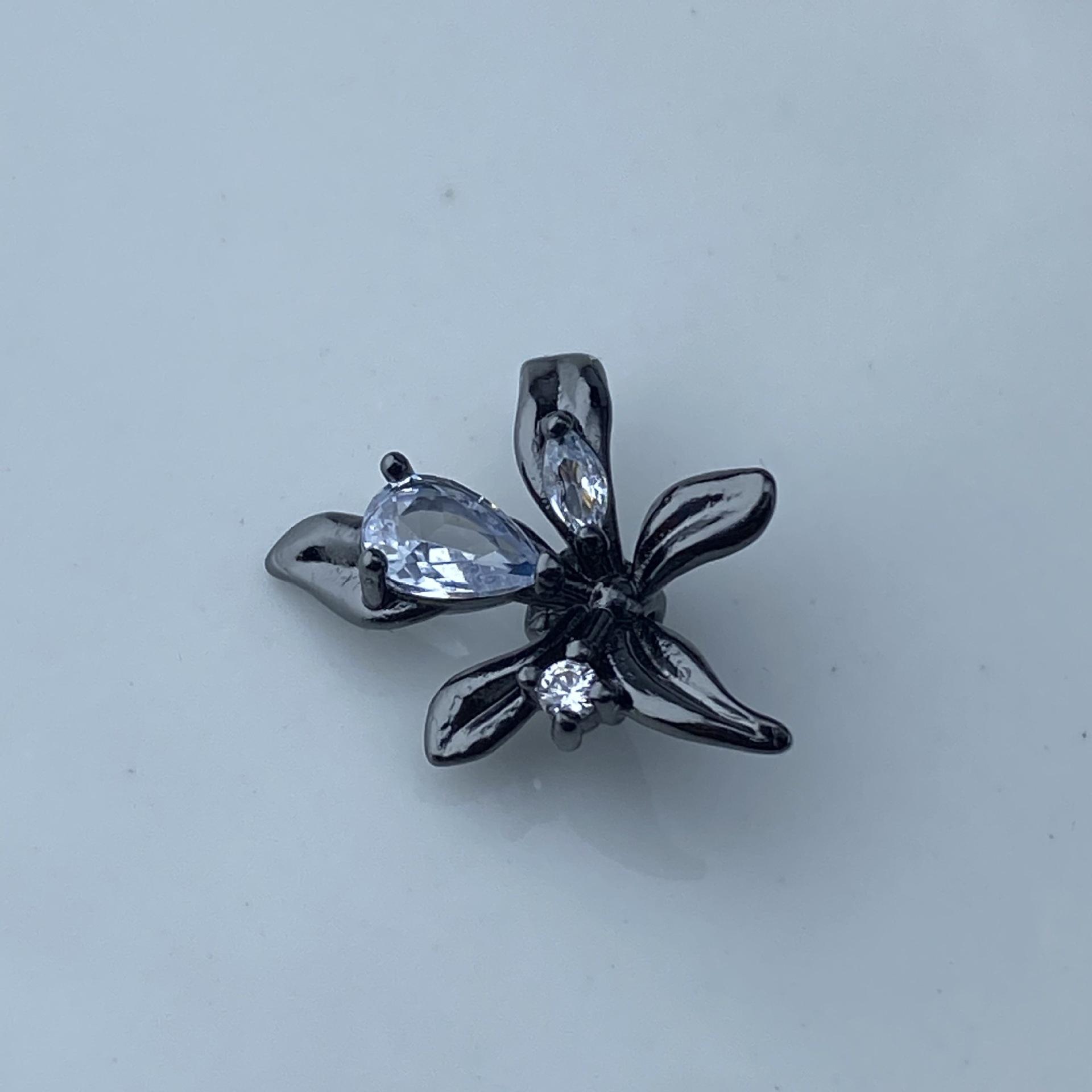 Gunmetal Rhinestone Lily Cross Spacer Beads for DIY Jewelry
Gunmetal Rhinestone Lily Cross Spacer Beads for DIY Jewelry
