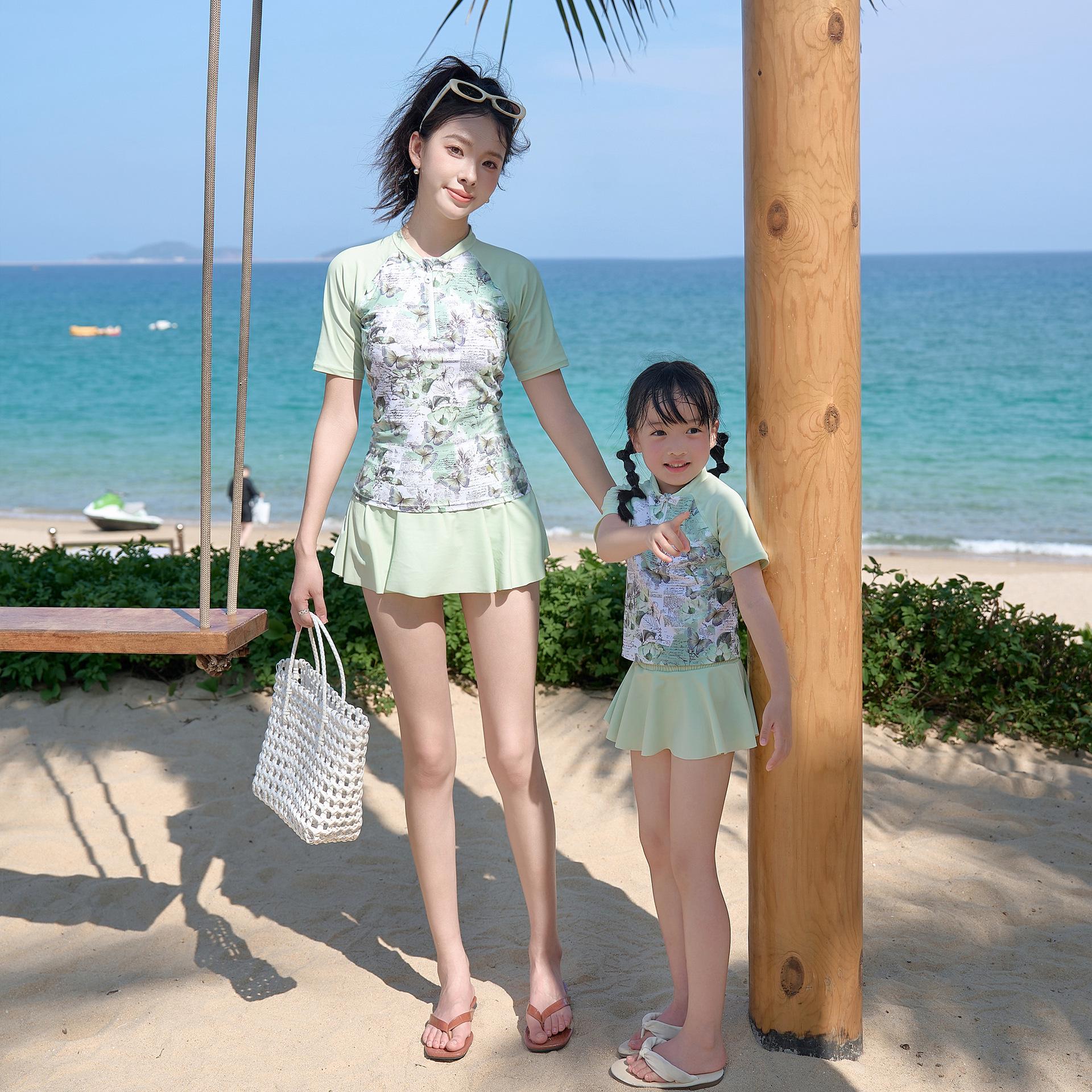 Mother-Daughter Skirt-Style Short Sleeve Swimsuits - Quick-Drying, Fashionable, and Sun-Protective for Girls. M
Mother-Daughter Skirt-Style Short Sleeve Swimsuits - Quick-Drying, Fashionable, and Sun-Protective for Girls. M