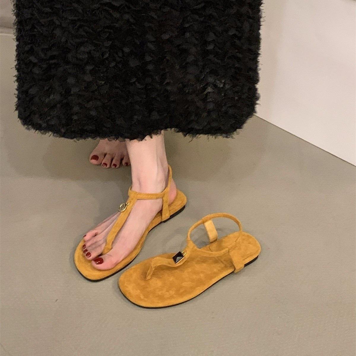 Flat bottom retro yellow toe sandals fairy shoes 2025 new summer with skirt black shoes 35 чёрный
Flat bottom retro yellow toe sandals fairy shoes 2025 new summer with skirt black shoes 35 чёрный