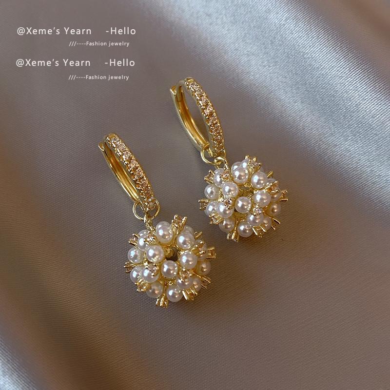 Elegant Celebrity Wind Rice Beads Fireworks Ball Pendant Drop Earrings Korean Fashion Jewelry For Womens Party Gift Accessories
Elegant Celebrity Wind Rice Beads Fireworks Ball Pendant Drop Earrings Korean Fashion Jewelry For Womens Party Gift Accessories