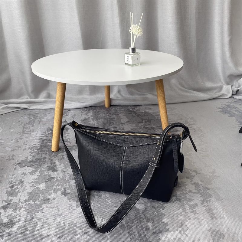 ~ Imported Full-grain Leather ~ Foreign Trade Women s Bag Advanced Texture Fashion Small Foreign Style Lunch Box Bag Underarm Bag Tote Bag Black
~ Imported Full-grain Leather ~ Foreign Trade Women s Bag Advanced Texture Fashion Small Foreign Style Lunch Box Bag Underarm Bag Tote Bag Black