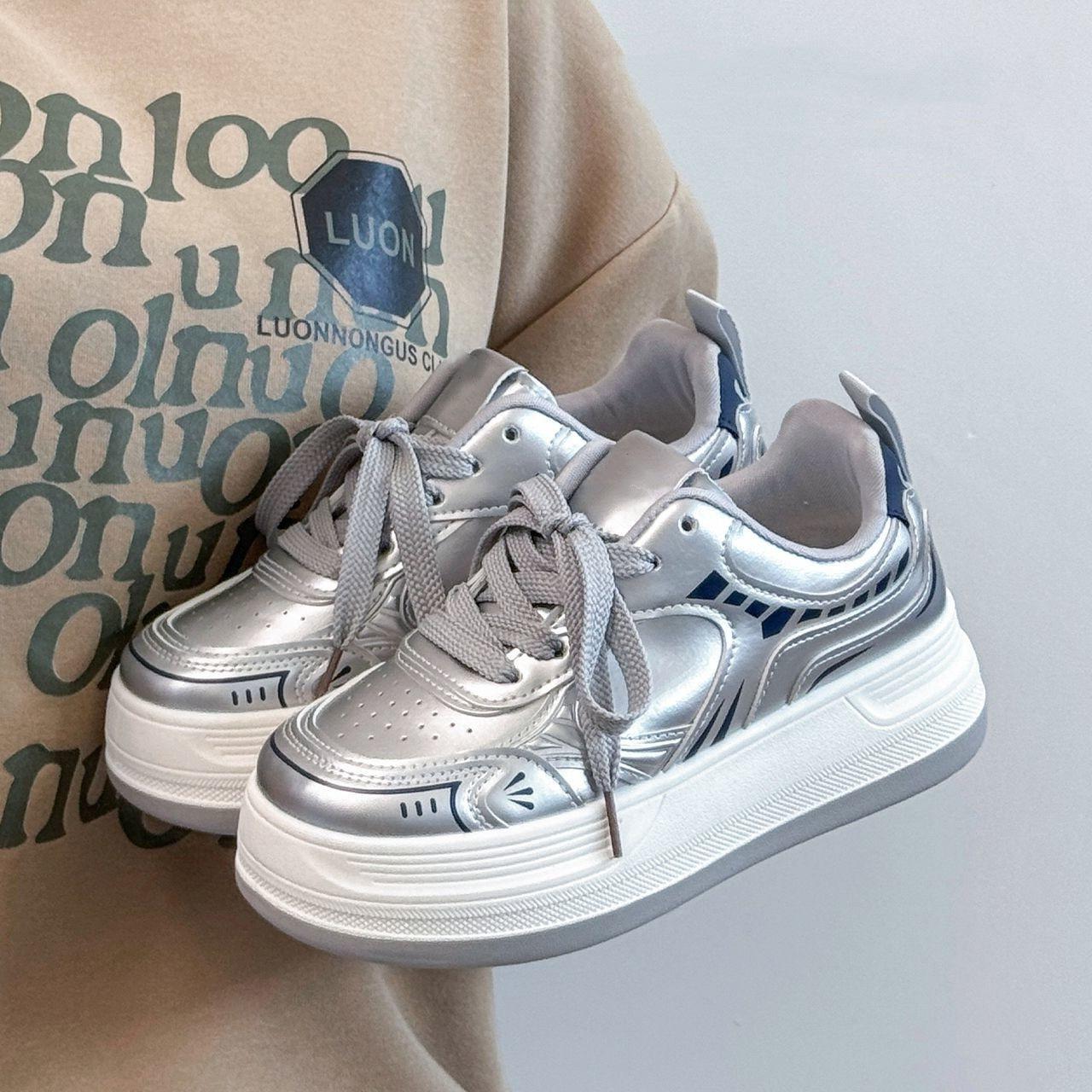 Campus style 22 autumn leather thick-soled silver sweet muffin bottom lightweight wear-resistant board shoes Hongjie 35
Campus style 22 autumn leather thick-soled silver sweet muffin bottom lightweight wear-resistant board shoes Hongjie 35