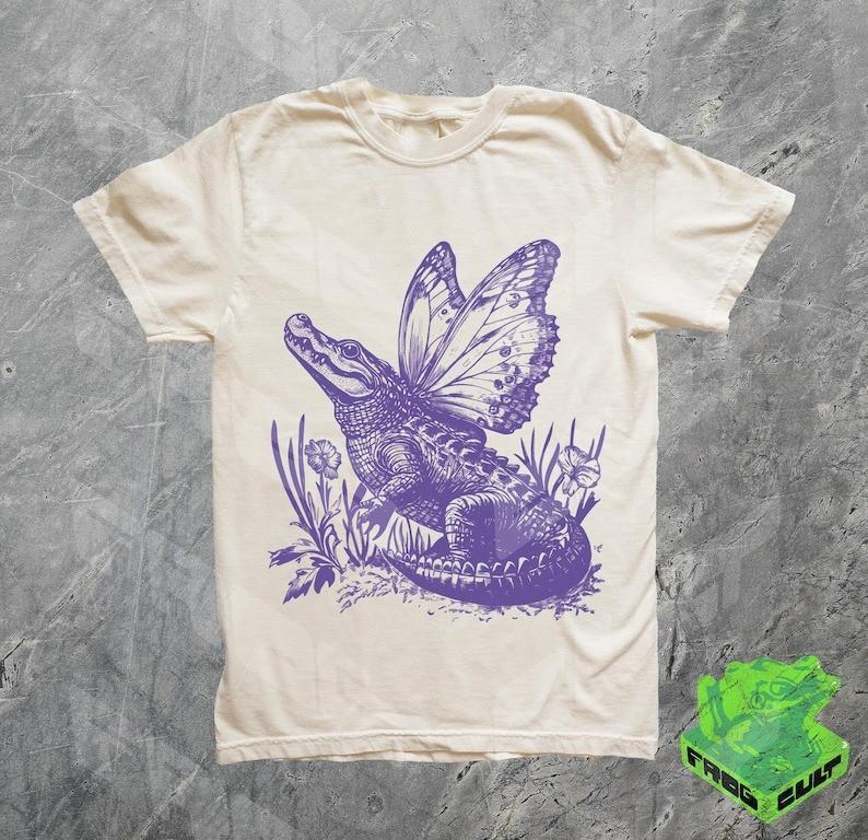 Butterfly Alligator Vintage Tshirt Comfort Colors Retro 90s Gator Graphic Shirt Unisex T-Shirt XXXXL
Butterfly Alligator Vintage Tshirt Comfort Colors Retro 90s Gator Graphic Shirt Unisex T-Shirt XXXXL