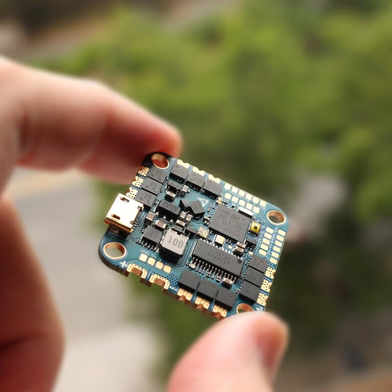 HAKRC F4126 40A AIO Flight Controller (CN version)
HAKRC F4126 40A AIO Flight Controller (CN version)