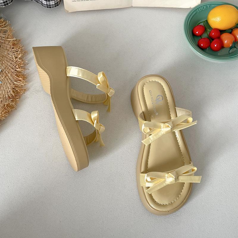 Popular Internet celebrity high sense black one-word thick-soled slippers women 2025 new summer wear with skirt cool slippers 40 жёлтый
Popular Internet celebrity high sense black one-word thick-soled slippers women 2025 new summer wear with skirt cool slippers 40 жёлтый