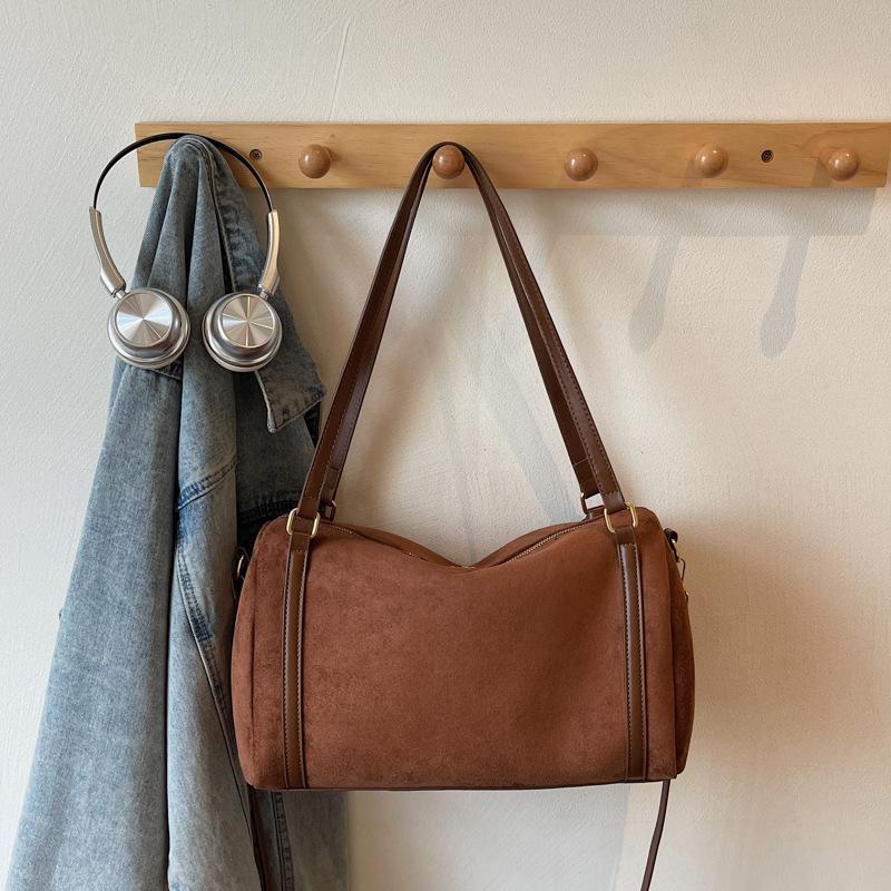 Повседневная ретро сумка большой вместимости женская 2025 осень и зима новая дорожная сумка на плечо через плечо для работы портативная сумка-саквояж темно-коричневого
Повседневная ретро сумка большой вместимости женская 2025 осень и зима новая дорожная сумка на плечо через плечо для работы портативная сумка-саквояж темно-коричневого